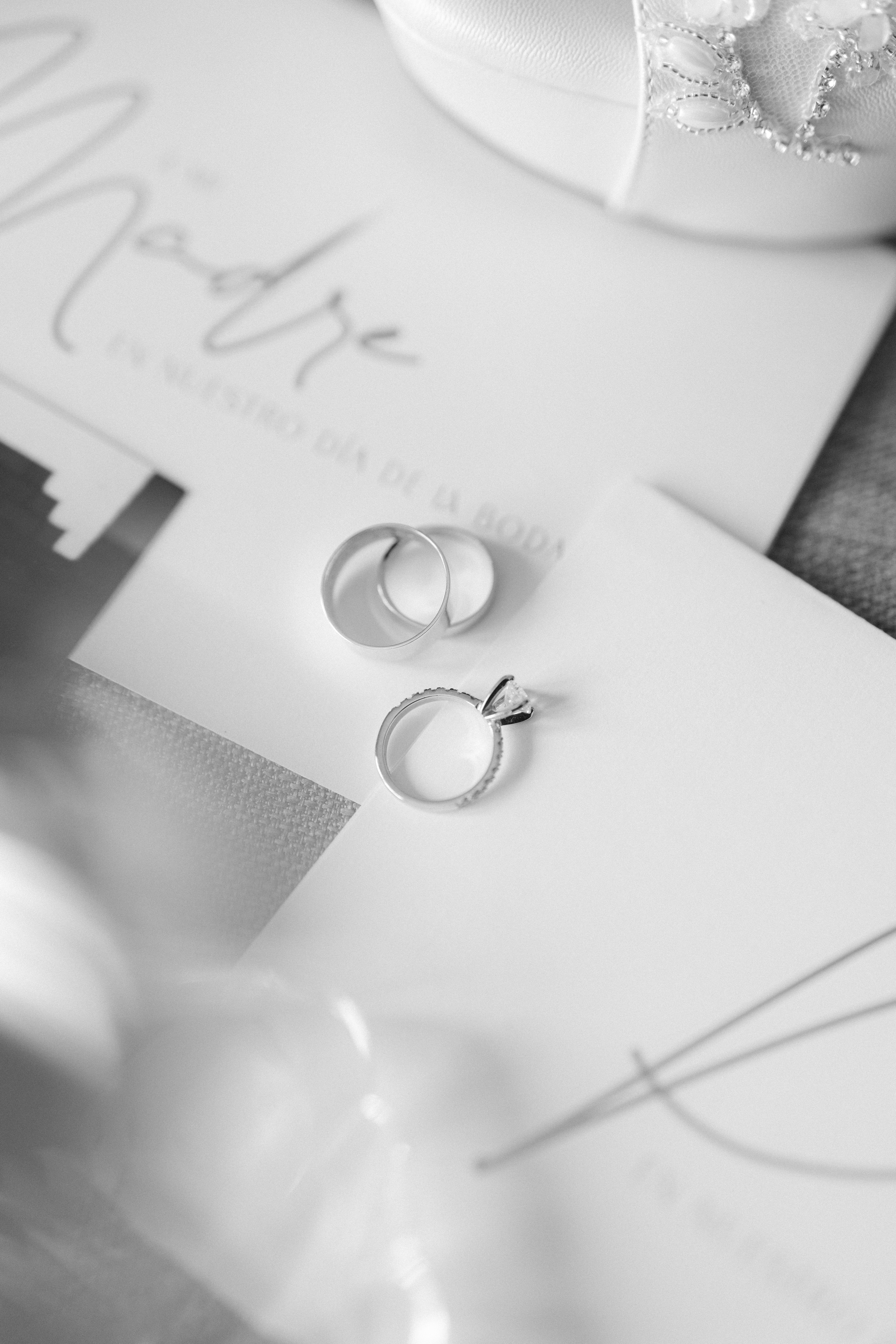 Anillos y papelería